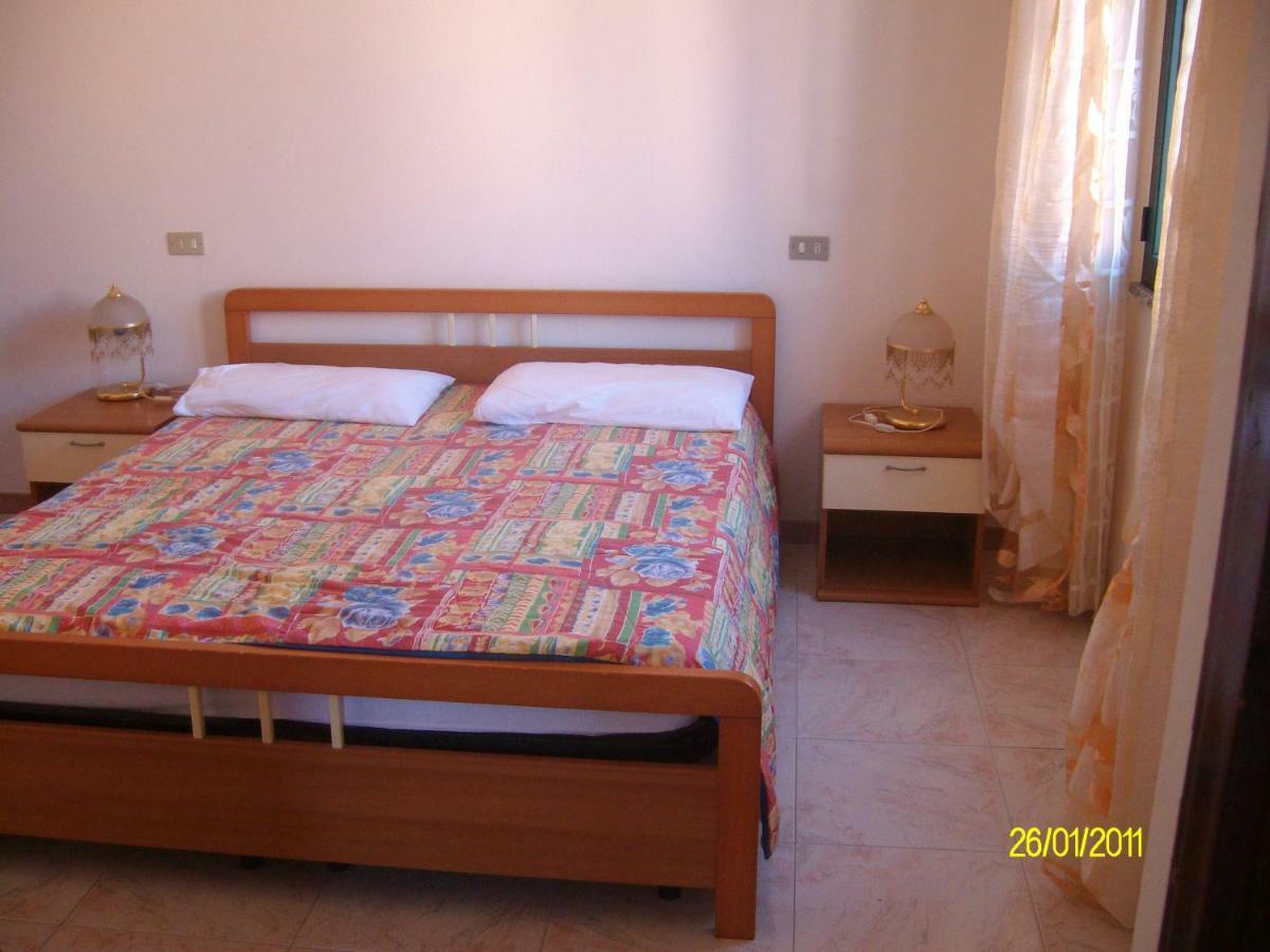 Casa Roberta Apartment Villa San Pietro ภายนอก รูปภาพ